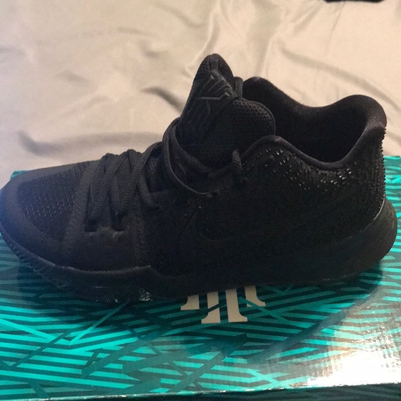 kyrie irving shoes black